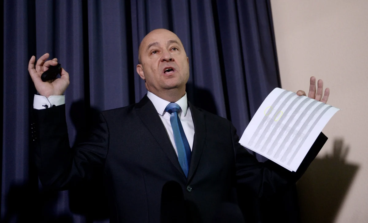 Komisja Dyscyplinarna Polskiego Związku Piłki Nożnej ukarała Kazimierza Grenia za marcowy incydent w Dublinie. Prezes Podkarpackiego Związku Piłki Nożnej został zdyskwalifikowany na 10 lat. Ta decyzja nie jest prawomocna.