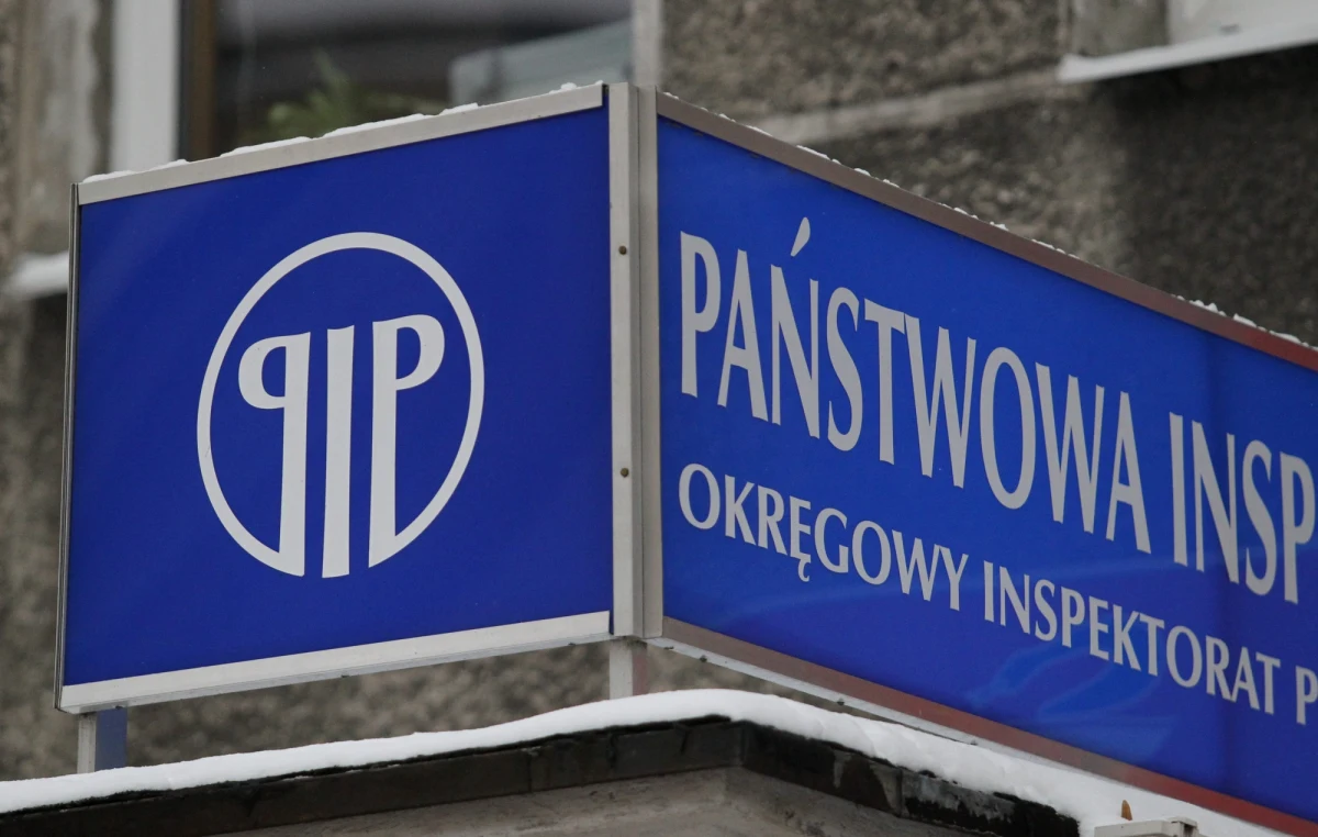 Wyzyskiwanie ukraińskich dzieci nie jest poważnym problemem w Polsce - tak w rozmowie z RMF FM mówi Jarosław Cichoń z Departamentu Legalności Zatrudnienia Państwowej Inspekcji Pracy komentuje szokujący raport  Agencji Praw Podstawowych. Ta unijna instytucja alarmuje, że ukraińskie dzieci pracują w Polsce w strasznych warunkach. Pracownicy Państwowej Inspekcji Pracy przyglądają się problemowi. Dużej kontroli jednak póki co nie organizują, bo - jak tłumaczą - nie znają konkretów, a raport to jak dotąd jedyny sygnał, który dotarł do nich na ten temat.