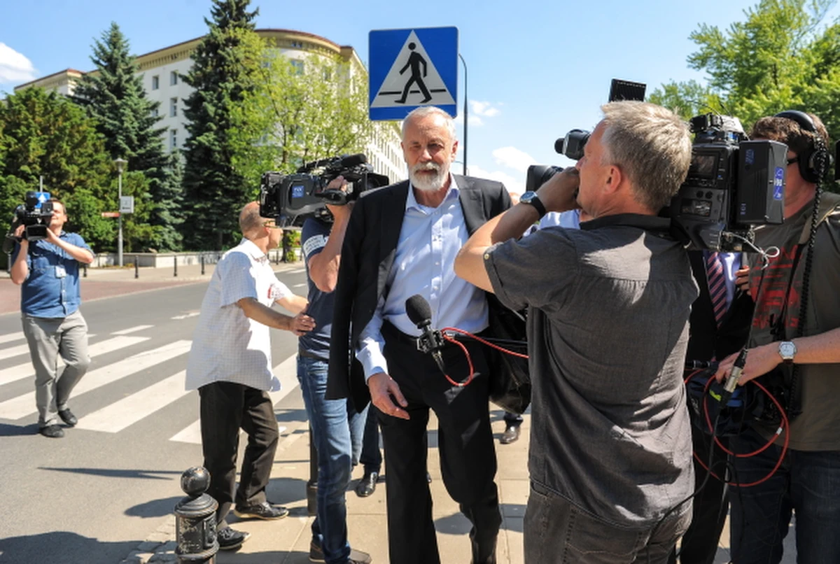 Nowe otwarcie na młodych wyborców i na wieś – to niektóre pomysły Platformy Obywatelskiej na kampanię parlamentarną, które były dyskutowane na wyjazdowym posiedzeniu klubu. Jak mówili politycy rządzącej partii, "ścinania głów nie było", a premier Ewa Kopacz miała "bojowe" wystąpienie.