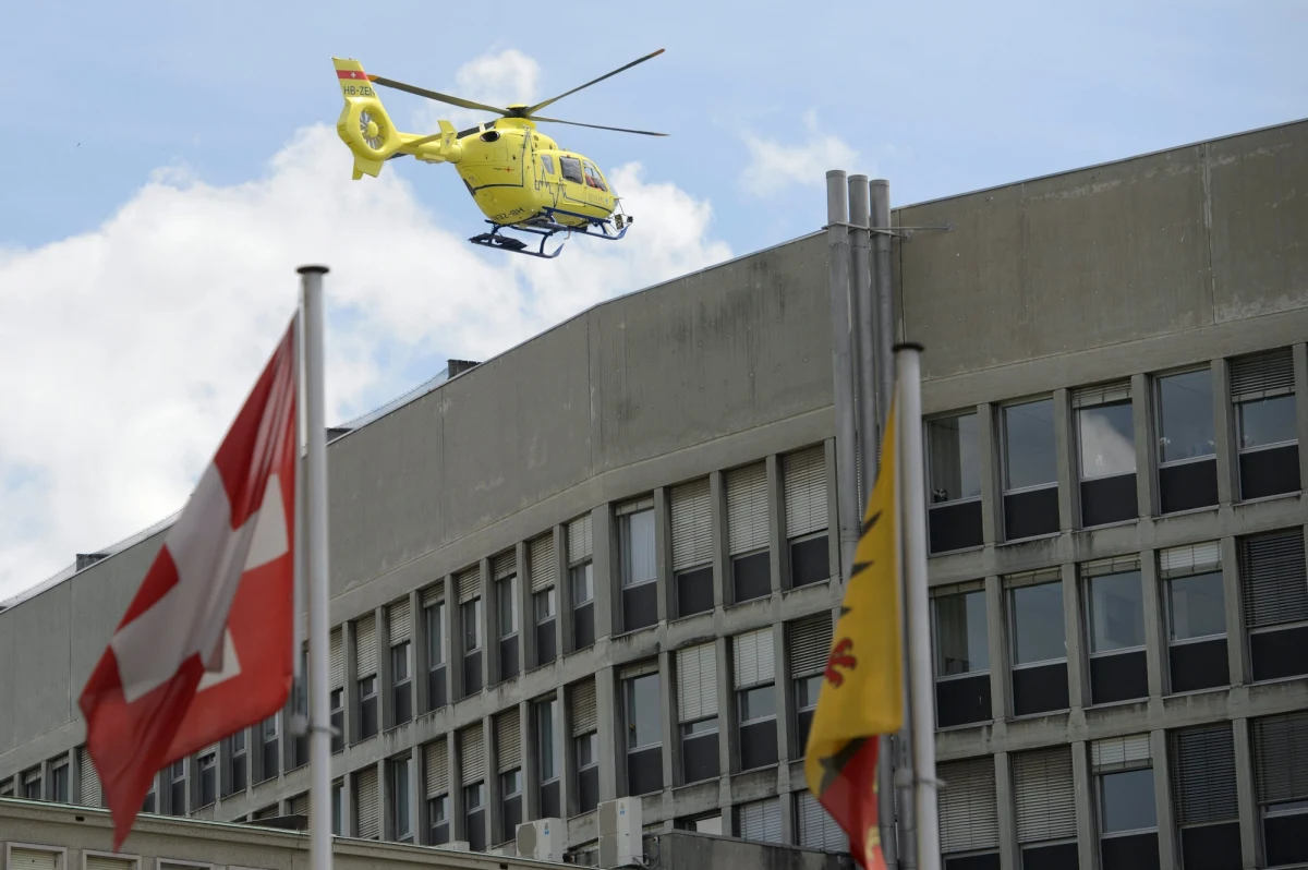 Sekretarz stanu USA John Kerry pomyślnie przeszedł operację załamanej kości udowej w prawej nodze - poinformował jego osobisty chirurg ortopeda dr Dennis Burke. Lekarze z Massachusetts General Hospital w Bostonie przewidują rychły powrót do zdrowia.