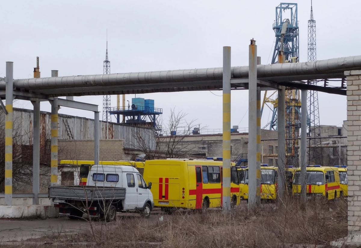 Ewakuowano już wszystkich górników z kopalni Zasiadki na wschodzie Ukrainy. Pod ziemią utknęło prawie 580 górników po tym, jak po ostrzale artyleryjskim zabrakło prądu. Podobny los spotkał 380 pracowników innej donieckiej kopalni - Skoczynski.