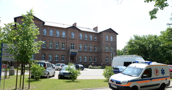 Zarzut zabójstwa usłyszał mężczyzna, który wczoraj zamordował innego pacjenta w szpitalu psychiatrycznym w Pruszkowie pod Warszawą. Sąd zdecydował dziś o trzymiesięcznym areszcie 36-latka. Odbyła się także sekcja zwłok zamordowanego mężczyzny. 