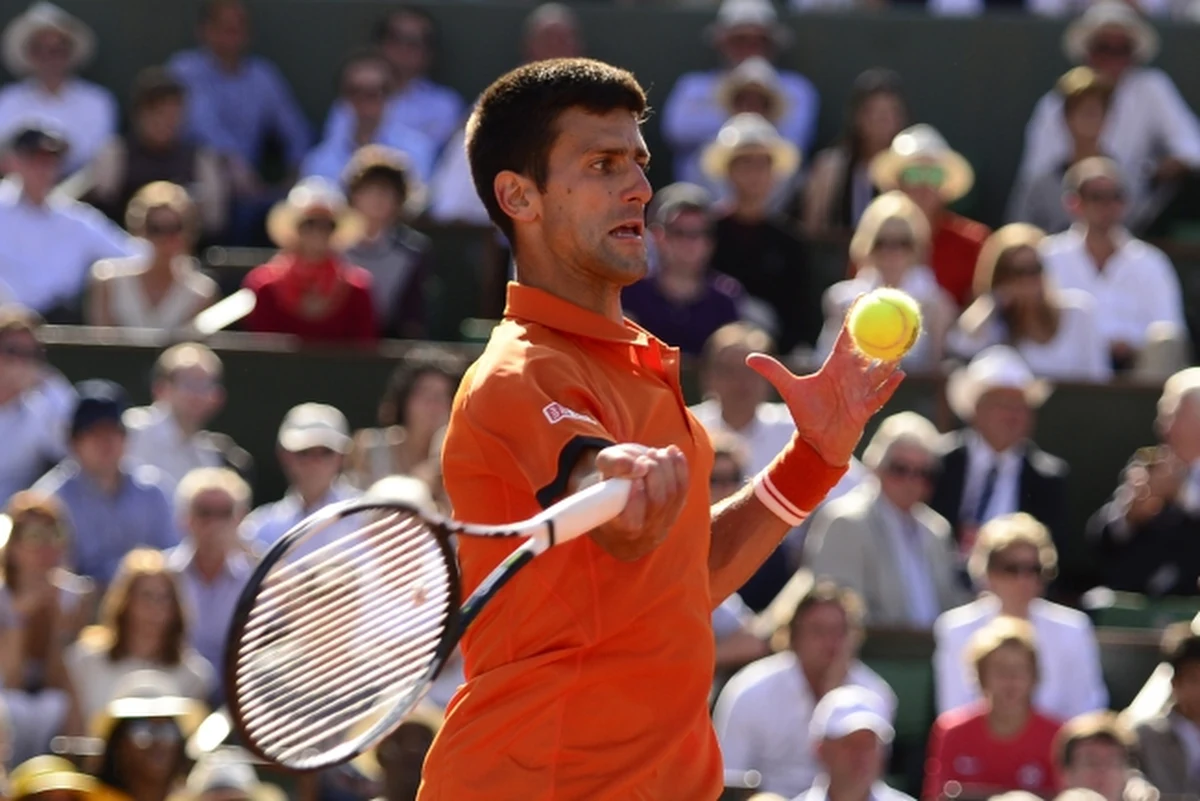 Serb Novak Djokovic pokonał Rafaela Nadala 7:5, 6:3, 6:1 w ćwierćfinale wielkoszlemowego turnieju tenisowego French Open. Broniący tytułu Hiszpan w Paryżu triumfował już dziewięć razy. W środę doznał dopiero drugiej porażki na kortach im. Rolanda Garrosa.