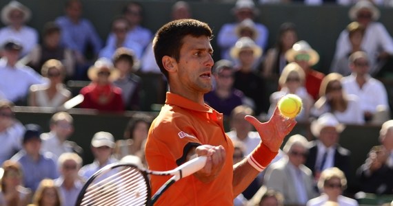 Serb Novak Djokovic pokonał Rafaela Nadala 7:5, 6:3, 6:1 w ćwierćfinale wielkoszlemowego turnieju tenisowego French Open. Broniący tytułu Hiszpan w Paryżu triumfował już dziewięć razy. W środę doznał dopiero drugiej porażki na kortach im. Rolanda Garrosa.