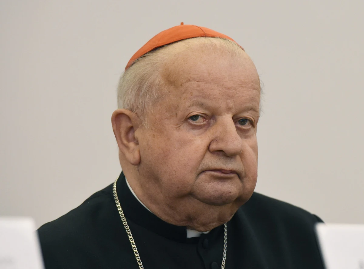 Metoda in vitro jest niemoralna, nie do przyjęcia przez chrześcijan i przez ludzi szanujących fundamentalne prawo każdej ludzkiej istoty do życia - mówił metropolita krakowski kard. Stanisław Dziwisz w czasie uroczystości Bożego Ciała w Krakowie. Kardynał krytykował też ratyfikację konwencji o przeciwdziałaniu przemocy i dopuszczenie do sprzedaży bez recepty pigułki „dzień po”.