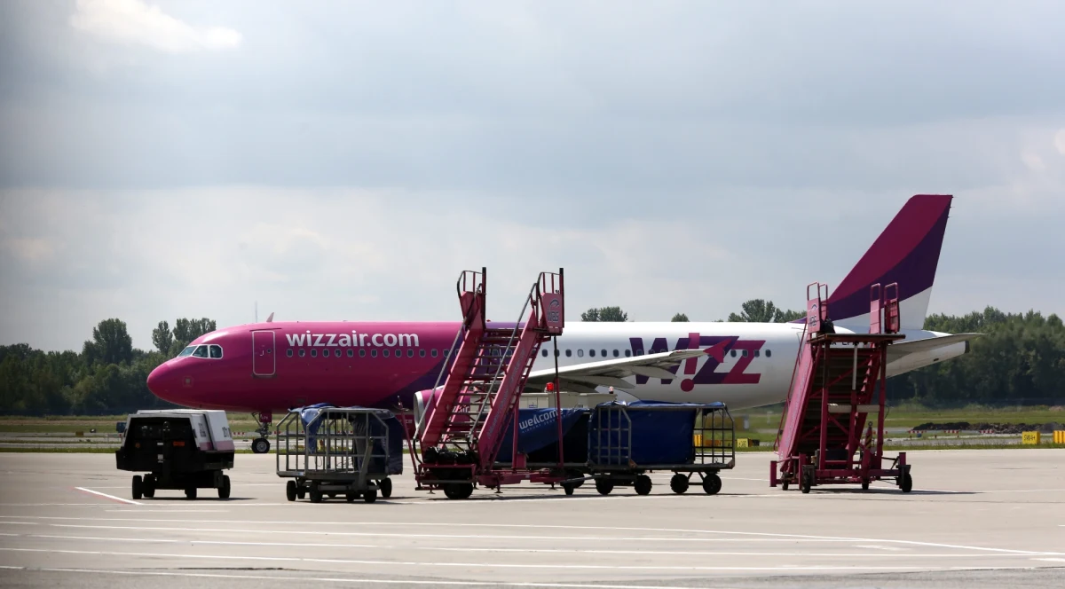 Nieplanowane lądowanie samolotu Wizz Air z Warszawy do Tel Awiwu w Katowicach. Informację dostaliśmy na Gorącą Linię RMF FM. Jak dowiedział się reporter RMF FM, pilot nad Słowacją stwierdził drobną usterkę układu hydraulicznego. 