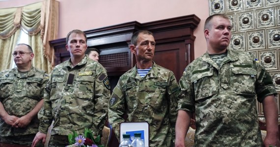Ukraiński parlament zmienił ustawę o zasadach przebywania na terytorium Ukrainy obcych wojsk. Dzięki temu armie innych krajów będą mogły być zaangażowane w operację pokojową – ale pod warunkiem, że nie są to wojska państw, które dokonały na Ukrainę agresji.