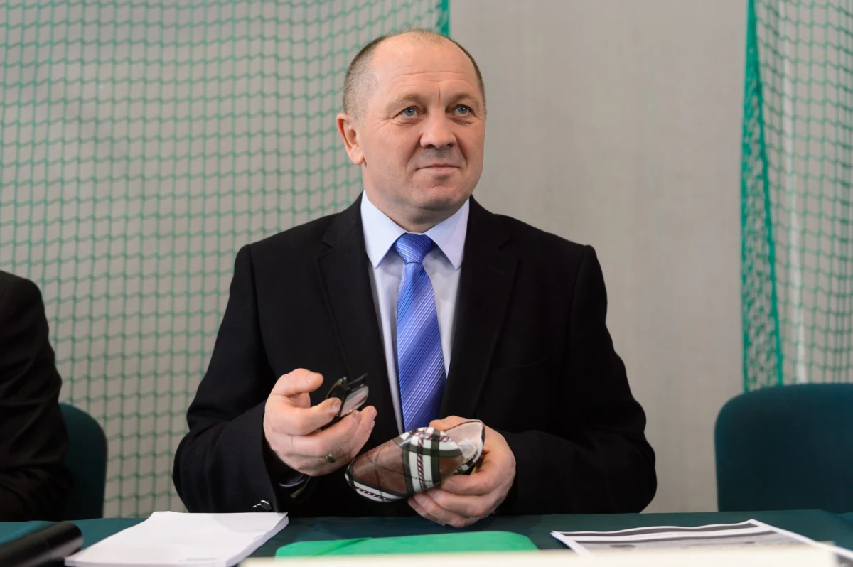 Akcje ELEWARR-Uu zostaną przekazane Ministerstwu Skarbu Państwa – poinformował minister rolnictwa Marek Sawicki. Decyzję podjęto na posiedzeniu rządu przy okazji rozpatrywania projektu nowelizacji ustawy o Agencji Rynku Rolnego. Jak tłumaczy Sawicki, taka zmiana nie zamyka możliwości prywatyzacji. "Jestem trochę zdziwiony, dlaczego jest odgrzewana sprawa sprzed trzech lat akurat w tym momencie" - powiedział Sawicki, odnosząc się do raportu NIK. 