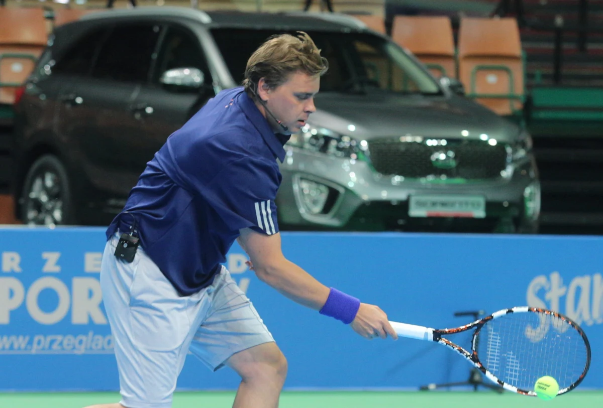 Marcin Matkowski i czeska tenisistka Lucie Hradecka przegrali w Paryżu z rozstawionymi z numerem drugim Amerykanami Bethanie Mattek-Sands i Mike'em Bryanem 6:7 (3-7), 1:6 w finale miksta wielkoszlemowego turnieju French Open, na kortach im. Rolanda Garrosa.