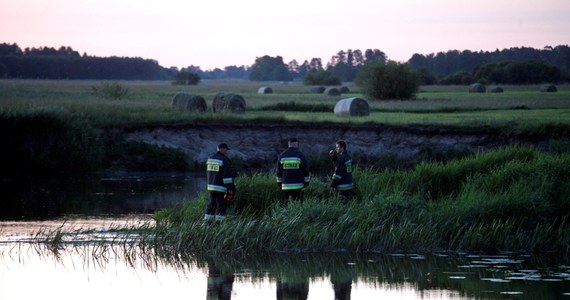 O godz. 8:30 strażacy wznowili poszukiwania 10-latka, który mógł utonąć w Narwi na terenie gminy Tykocin na Podlasiu. Wczoraj wieczorem z rzeki wyłowiono ciało 14-latka. 