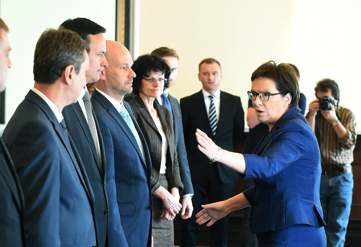 "Pomysłu zatrudnienia internetowych hejterów nie było, to był źle zrozumiany przez niektórych żart Ewy Kopacz" - mówi Małgorzata Kidawa-Błońska. Rzecznik rządu skomentowała w ten sposób doniesienia o zatrudnianiu w Platformie Obywatelskiej osób, które miałyby w sieci krytykować opozycję.