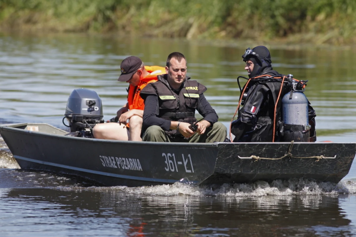 Strażacy znaleźli ciało 9-latka, który utonął w Narwi. To druga ofiara wczorajszej kąpieli w rzece w pobliżu miejscowości Siekierki w woj. podlaskim. W czwartek z wody wyciągnięto tam ciało 12-letniego chłopca. 