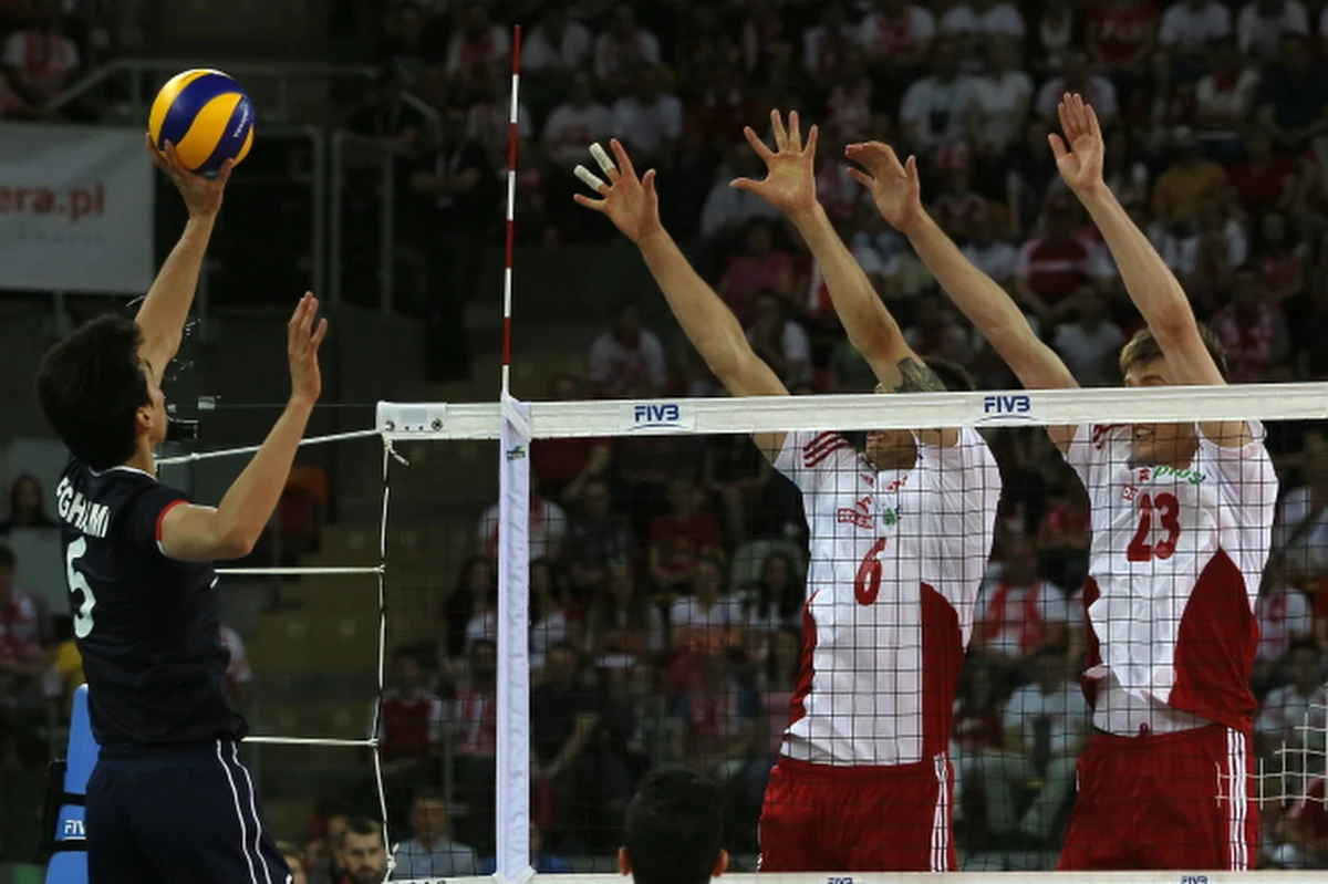 Polscy siatkarze wygrali w Częstochowie z Iranem 3:1 (25:20, 25:22, 21:25, 27:25) w trzecim meczu Ligi Światowej. Drugie starcie tych drużyn w sobotę o godz. 20.25. Biało-czerwoni w tej edycji rozgrywek są niepokonani. Wcześniej dwukrotnie triumfowali nad Rosjanami.