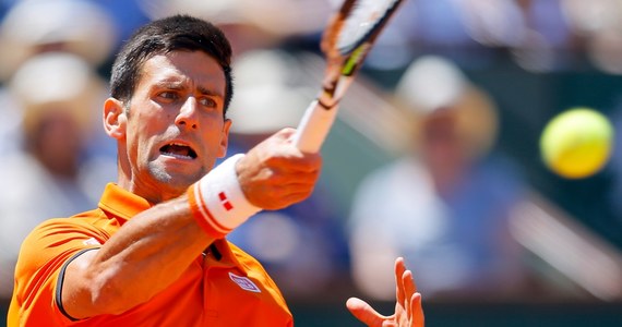 Najwyżej rozstawiony Novak Djokovic pokonał brytyjskiego tenisistę Andy'ego Murraya (3.) 6:3, 6:3, 5:7, 5:7, 6:1 w półfinale turnieju French Open. Serb, który jeszcze nigdy nie wygrał wielkoszlemowej imprezy w Paryżu, po raz trzeci zagra w jej decydującym spotkaniu.