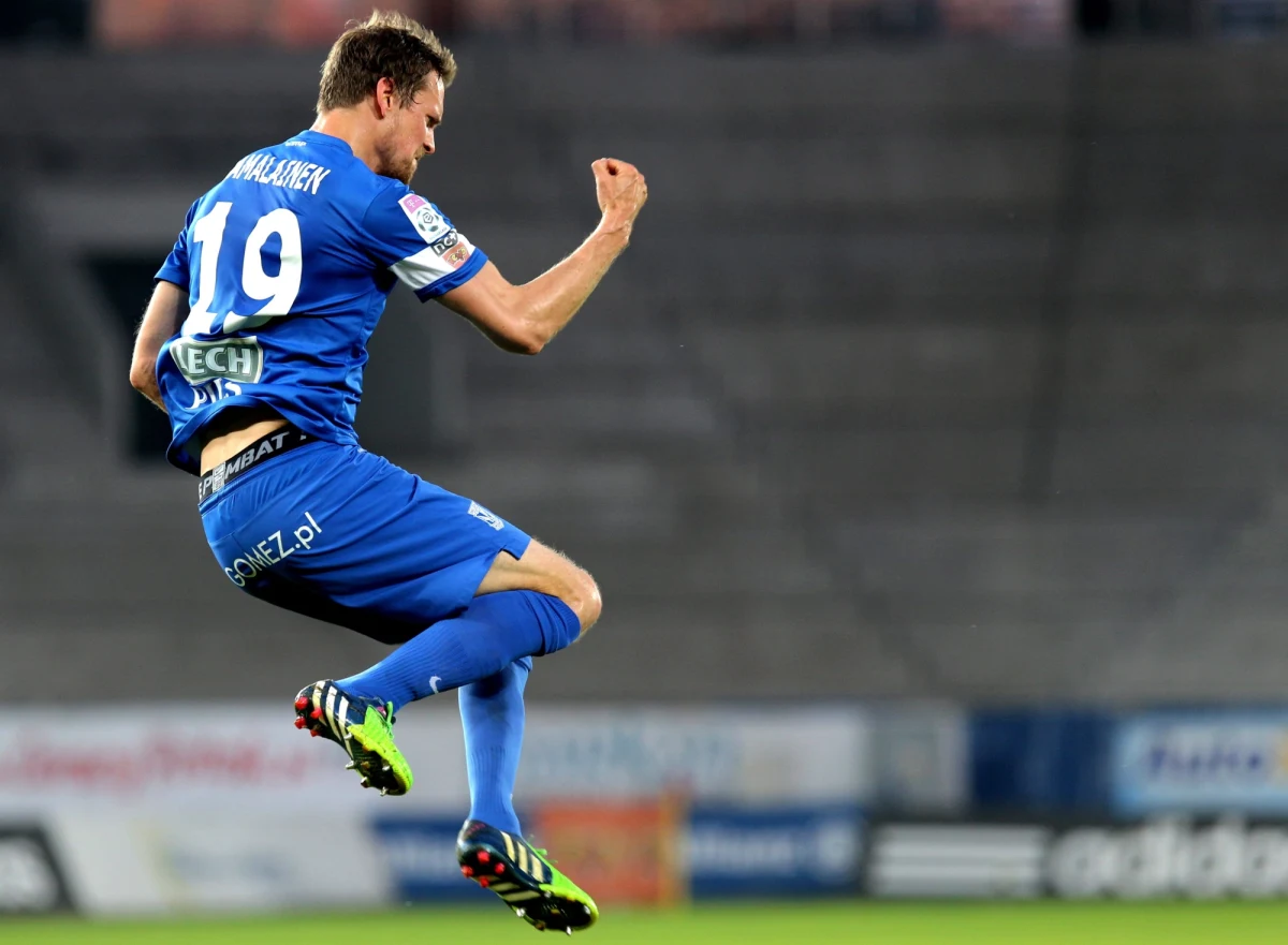 Piłkarze Lecha lub Legii zostaną dziś mistrzami Polski. Poznaniakom do siódmego w historii tytułu wystarczy remis u siebie z Wisłą Kraków. Ekipa z Warszawy musi wygrać w stolicy z Górnikiem Zabrze i liczyć na potknięcie lidera. Początek meczów o godz. 18.