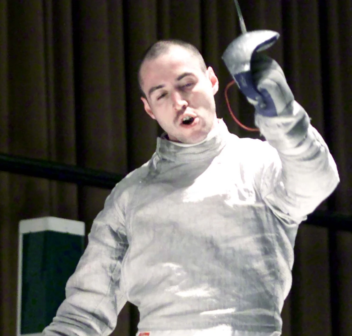 Dwukrotny złoty medalista olimpijski Siergiej Szarikow zginał w wypadku samochodowym - poinformował Rosyjski Komitet Olimpijski. Auto prowadzone przez 40-letniego szermierza z niewyjaśnionych przyczyn zjechało na sąsiedni pas i uderzyło w inny pojazd.