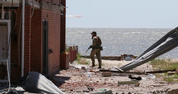 Sześciu członków ukraińskiej straży wybrzeża odniosło obrażenia, a jeden został uznany za zaginionego, gdy w niedzielę ich kuter eksplodował w pobliżu Mariupola. Statek wpłynął na minę i zatonął. 