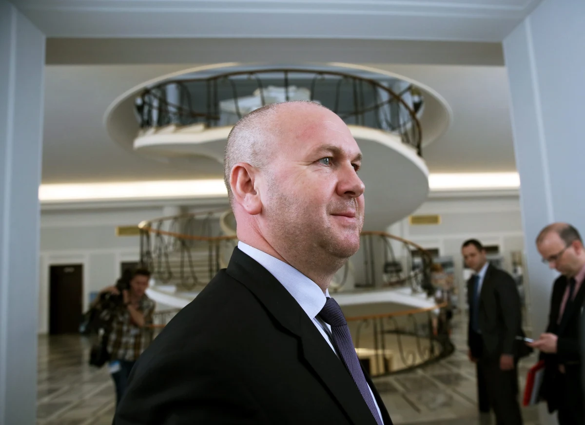 Śledztwo w sprawie donosu na działanie agentów CBA w Rzeszowie, będzie prowadzone w Białymstoku. Jak dowiedział się reporter RMF FM, zdecydował o tym prokurator generalny. Chodzi o zawiadomienie, które stało się przyczynkiem ostrego spięcia między szefem Biura, Pawłem Wojtunikiem a politykiem PSL Janem Burym. Szef klubu Ludowców opublikował donos, a Wojtunik poinformował szefową rządu, że Bury utrudnia pracę jego agentów. 