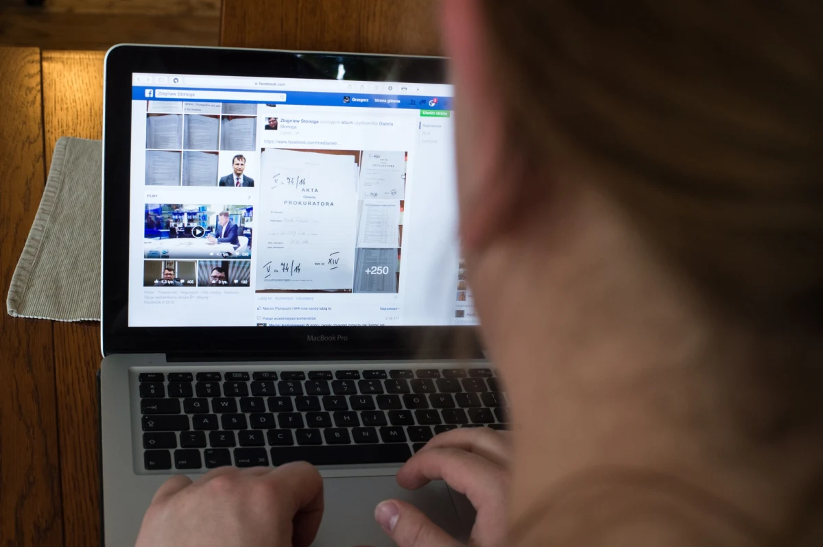 Po wycieku akt śledztwa podsłuchowego trwa jakaś przedziwna kakofonia. Z jednej strony słychać w niej głosy zachwytu dla romantycznego postępku pana Stonogi - z drugiej oburzenia na teoretyczne państwo, które dopuszcza do przecieku akt śledztwa. I jedne i drugie wydają mi się dość absurdalne.