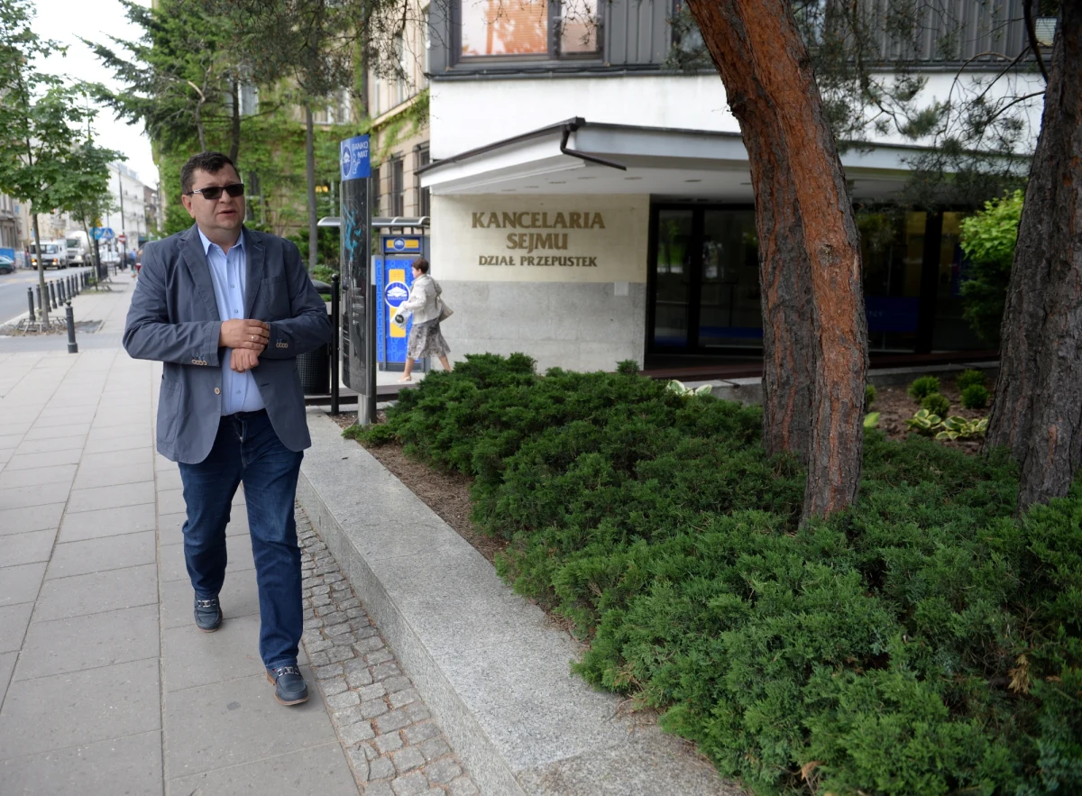 Zbigniew Stonoga udostępnił na swoim profilu na Facebooku akta ze śledztwa ws. afery podsłuchowej. Kim jest "polski Edward Snowden" - jak określają go niektórzy, założyciel tabloidu, który planuje założenie partii politycznej?