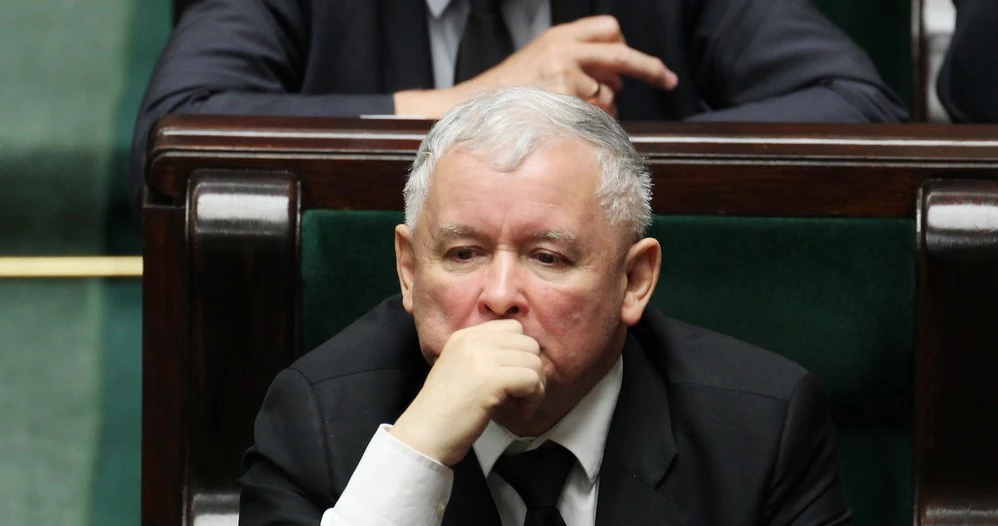 Zamyślony Jarosław Kaczyński