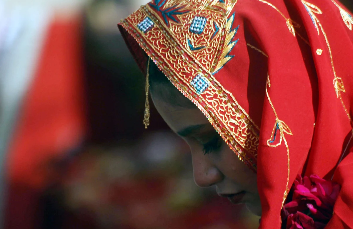 Walijski sąd skazał żonatego mężczyznę na 16 lat więzienia za zmuszenie młodej kobiety do poślubienia go wbrew jej woli. To pierwszy taki wyrok od zdelegalizowania w ubiegłym roku przymusowych małżeństw w Walii i Anglii.