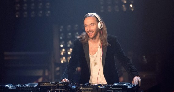 Francuz David Guetta został "muzycznym ambasadorem" piłkarskich mistrzostw Europy, które w 2016 roku odbędą się w jego ojczyźnie - poinformował szef UEFA Michel Platini. Słynny DJ skomponuje oficjalny hymn imprezy.