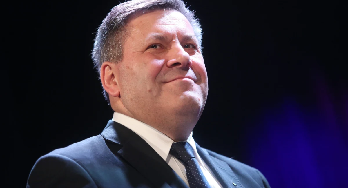 Janusz Piechociński w coraz większej izolacji. Jak dowiedział się reporter RMF FM, szef ludowców szef ludowców o tym, którzy ministrowie będą odwołani, dowiedział się godzinę przed konferencją Ewy Kopacz. O planowanych zmianach wiedziała wcześniej tylko garstka najbliższych współpracowników premier.