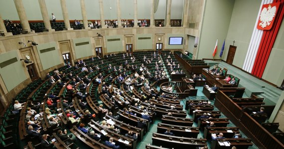 Klub SLD zapowiedział złożenie wniosku o skrócenie kadencji Sejmu. "Jesteśmy świadkami jawnej już destabilizacji w rządzie" - mówił posłanka Sojuszu Anna Bańkowska.