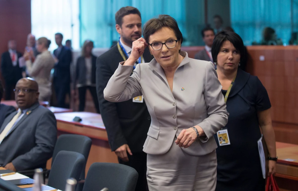 Po niedzieli będzie podany komplet nazwisk osób, które zastąpią odwołanych ministrów i marszałka Sejmu - powiedziała w rozmowie z dziennikarzami Ewa Kopacz. Premier nie chciała zdradzić nazwisk przyszłych szefów resortów, choć zaznaczyła, że osoba zastępująca Radosława Sikorskiego na stanowisku marszałka będzie "zaskoczeniem". 