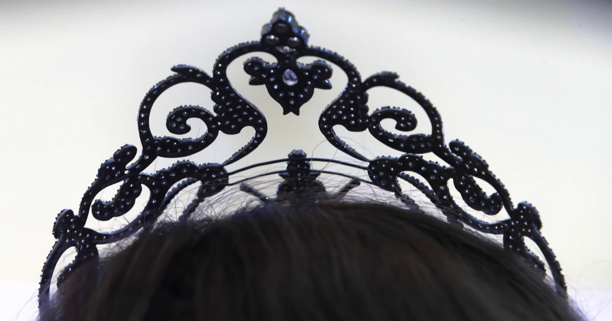 Emily Kachote oficjalnie przestała być królową piękności Zimbabwe. Odebrano jej tytuł, kiedy wyszło na jaw, że w przeszłości pozowała nago do zdjęć. Także jej poprzedniczkę spotkał rok wcześniej podobny los.