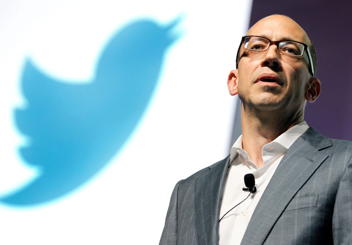 Po blisko 5 latach z funkcji dyrektora wykonawczego Twittera zrezygnował Dick Costolo. Od 1 lipca mikroblogiem pokieruje jeden z jego założycieli Jack Dorsey. Costolo pozostanie jednak członkiem zarządu serwisu.