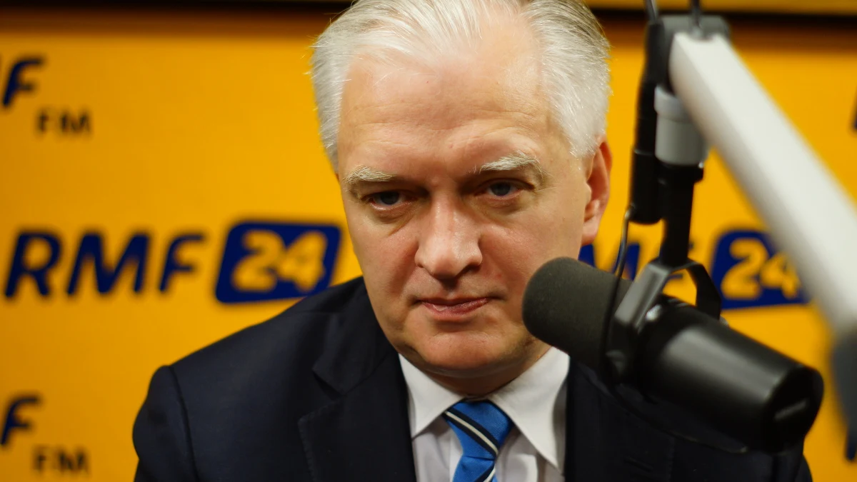 "Nie ma sensu robienie tego, co postuluje SLD - to oznaczałoby, że wybory odbędą się w wakacje. Trzeba szanować wyborców" - w ten sposób gość Kontrwywiadu RMF FM Jarosław Gowin skomentował wniosek Sojuszu o skrócenie kadencji Sejmu i przeprowadzenie wcześniejszych wyborów. "Pomysł powołania rządu technicznego jest teoretycznie trafny. Ale to politycznie nie do przeprowadzenia, bo koalicja trwa i trwa mać" - dodaje. 