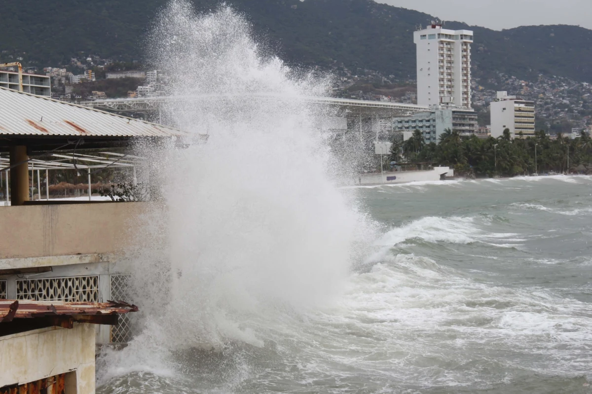 Huragan Carlos o prędkości wiatru dochodzącej do 140 km/godz nabiera siły i dziś po południu dotrze do południowo zachodnich wybrzeży Meksyku - ostrzegło amerykańskie Centrum ds. Huraganów w Miami. Straty spowodowane przez ten żywioł mogą być ogromne.