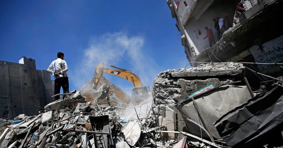 Celem ubiegłorocznej ofensywy w Strefie Gazy nie byli ani cywile, ani cywilne obiekty – zapewnia Izrael w raporcie na temat konfliktu w Gazie. Dokument poprzedza publikację raportu ONZ. Autorzy raportu piszą, że ofiary cywilne to "nieszczęśliwe, pośrednie - lecz uprawnione - skutki uzasadnionych akcji militarnych w obszarach zamieszkanych przez cywilów i ich otoczeniu". 