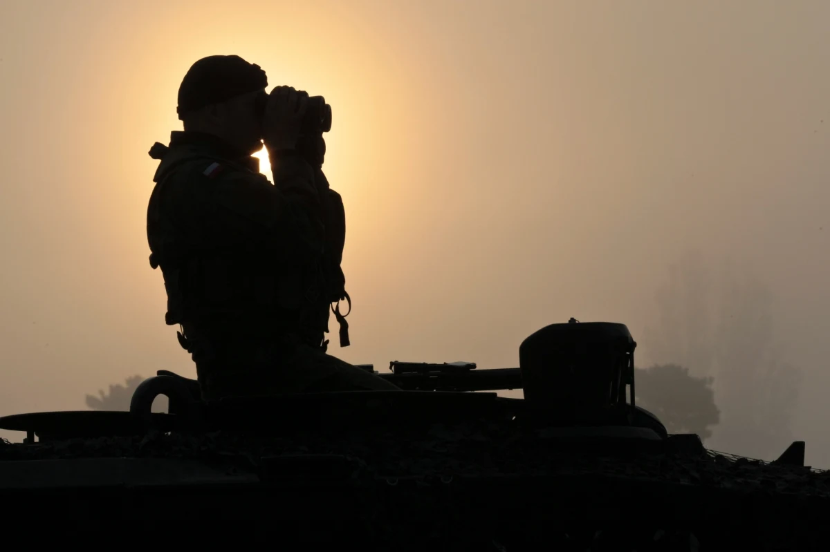 Dwie największe gazety opiniotwórcze w Niemczech, "Frankfurter Allgemeine Zeitung" i "Sueddeutsche Zeitung", przyjęły pozytywnie zapowiedź rozmieszczenia przez USA ciężkiego sprzętu wojskowego w Europie Wschodniej w odpowiedzi na zagrożenie ze strony Rosji. Dziennik "New York Times" podał w sobotę, że Pentagon rozważa rozmieszczenie w Europie Wschodniej ciężkiego uzbrojenia dla 5 tys. żołnierzy USA w ramach odstraszania ewentualnej agresji rosyjskiej.