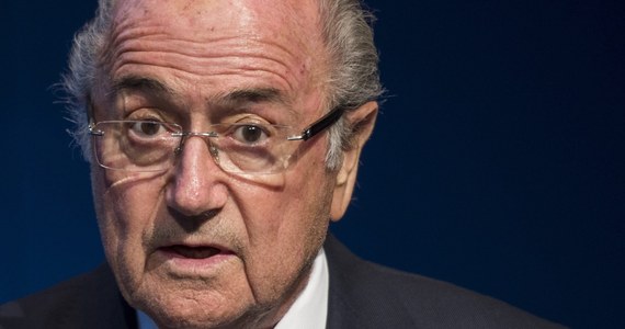 Prezydent Międzynarodowej Federacji Piłki Nożnej (FIFA) Joseph Blatter nie wyklucza startu w kolejnych wyborach, mimo że zapowiedział ustąpienie ze stanowiska w ciągu kilku miesięcy - poinformował serwis bbc.com, powołując się na "źródła bliskie Szwajcarowi".