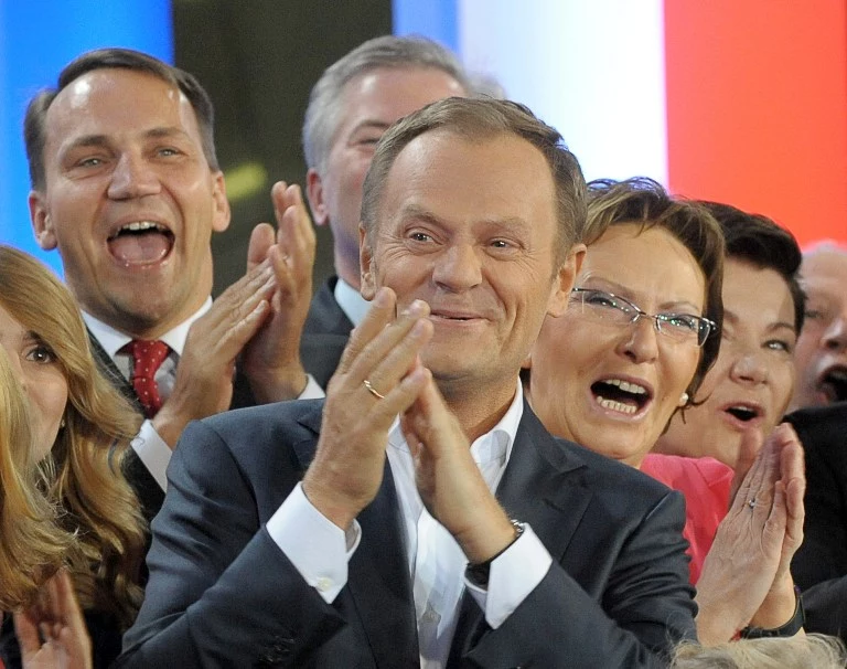 Skończyły się "tłuste lata" dla PO?; zdj. arch. z 2011 roku: Donald Tusk, ówczesny premier, z lewej Radosław Sikorski, ówczesny szef MSZ, Ewa Kopacz (z prawej), wtedy minister zdrowia i Hanna Gronkiewicz-Waltz ( z tyłu po prawej), prezydent Warszawy