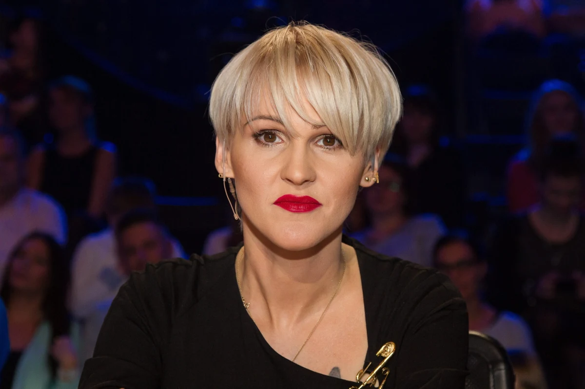 Śpiewaczka operetkowa Grażyna Brodzińska, wokalistka Agnieszka Chylińska, językoznawca Jan Miodek, reżyser Jan Komasa i aktor Tomasz Kot zostali uhonorowani przez minister kultury Małgorzatę Omilanowską medalami "Zasłużony Kulturze - Gloria Artis". "Uczestnictwo w kulturze nas wszystkich rozwija" - podkreśliła szefowa resortu kultury.