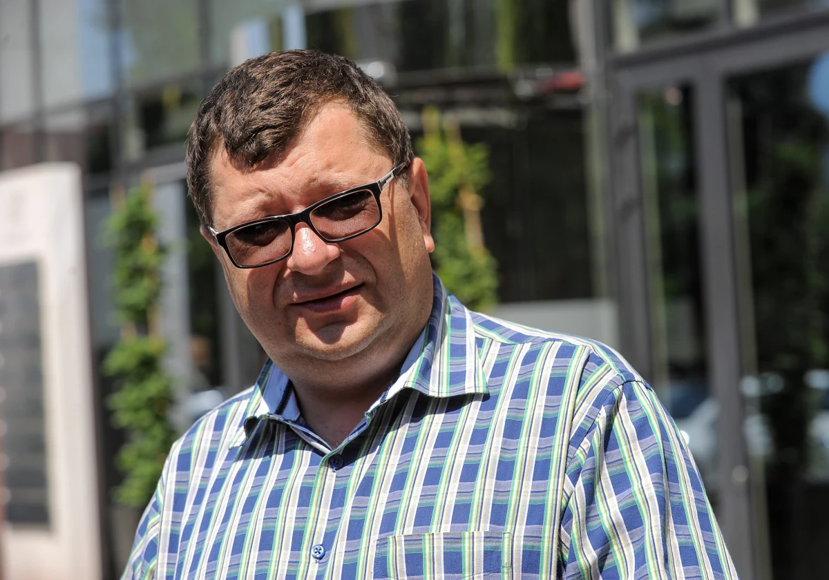 Zbigniew Stonoga – biznesmen, który ujawnił w ubiegłym tygodniu kilkanaście tomów akt afery podsłuchowej – zemdlał w trakcie rozprawy sądowej - podała „Gazeta Wyborcza”. Sam zainteresowany późnym wieczorem zdementował tę informację. "Jestem cały i zdrowy w domu" - powiedział na filmie opublikowanym na swoim facebookowym profilu.