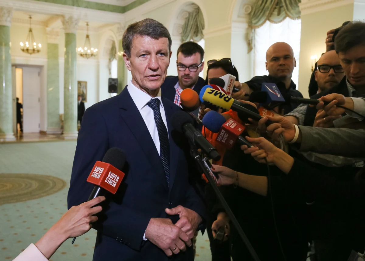 "Nie będę szukał rewolucji w resorcie skarbu, zarządzający mieniem państwa powinni być rozliczani z wyników" - powiedział nowy minister skarbu Andrzej Czerwiński po powołaniu go przez prezydenta Bronisława Komorowskiego w skład rządu.