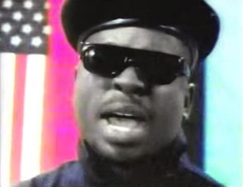 MC Supreme, który znany był dzięki przebojowi "Black In America", zginął w trakcie wypadku samochodowego. Raper miał 47 lat. 