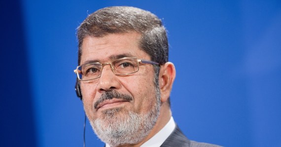 Egipski sąd skazał we wtorek byłego prezydenta Mohammeda Mursiego na dożywocie za szpiegostwo na rzecz palestyńskiego Hamasu, libańskiego Hezbollahu i Iranu. W tej samej sprawie 25 lat więzienia dostał przywódca duchowy Bractwa Muzułmańskiego Mohammed Badi.