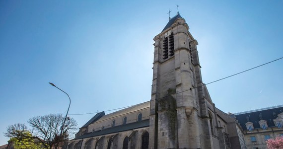 Francuska Rada Kultu Muzułmańskiego chce, by przekształcić opuszczone kościoły w meczety. Wywołało to protesty Konferencji Biskupów Francji i liderów prawicowej opozycji. Według nich chrześcijańskie korzenie Francji i jej dziedzictwo kulturowo-historyczne są zagrożone.