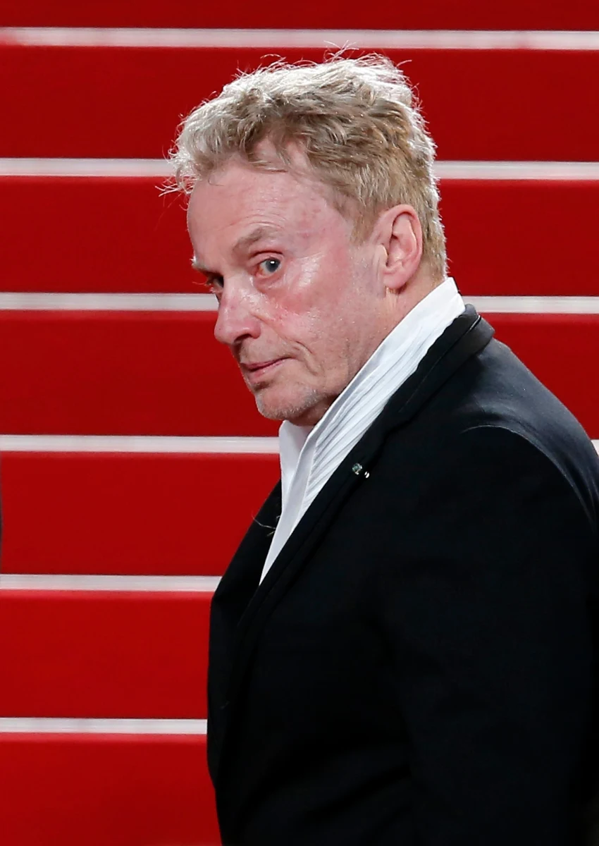 Kara jest słuszna. Nie zawsze trzeba sięgać po jej maksymalny wymiar - tak prokuratura komentuje nałożenie 10 tysięcy złotych grzywny i zabranie na trzy lata prawa jazdy Danielowi Olbrychskiemu. Aktor usłyszał dziś zarzut prowadzenia samochodu pod wpływem alkoholu i dobrowolnie poddał się karze. 