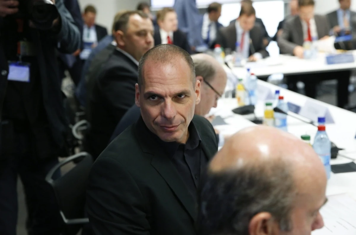 Ministrowie finansów strefy euro nie porozumieli się ws. pomocy dla Grecji. Z tego powodu szef Rady Europejskiej Donald Tusk zwołał na poniedziałek nadzwyczajny szczyt przywódców państw strefy euro w tej sprawie.