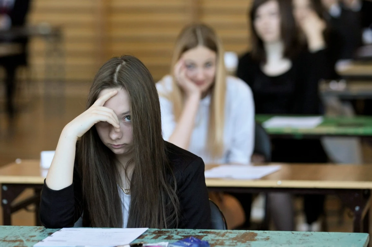 62 procent z języka polskiego, 48 procent z matematyki - tyle punktów uzyskali średnio uczniowie podczas tegorocznego egzaminu gimnazjalnego. Dane opublikowała Centralna Komisja Egzaminacyjna. Od północy uczniowie mogą sprawdzać, jaki uzyskali wynik.