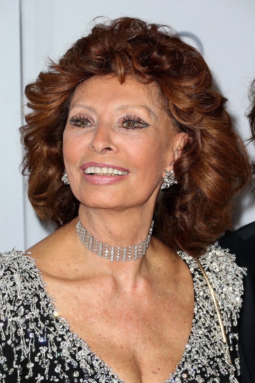 Kiedy jest mi smutno, rozważam, co osiągnęłam. Zaczynałam od zera, a doszłam do ogromu szczęścia - przyznaje Sofia Loren.