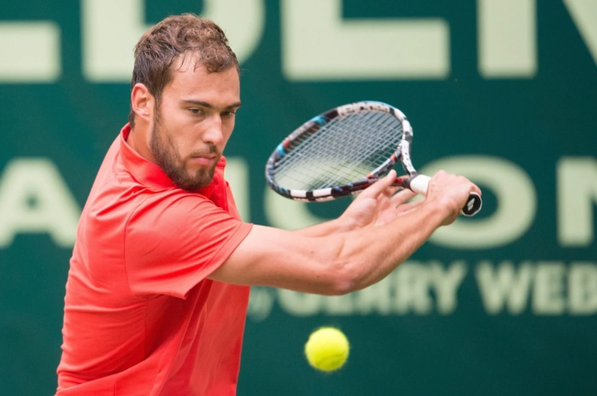 Jerzy Janowicz odpadł w ćwierćfinale turnieju ATP Tour na kortach trawiastych w niemieckim Halle. Łodzianin przegrał z rozstawionym z numerem drugim Japończykiem Kei Nishikorim 4:6, 7:5, 3:6.