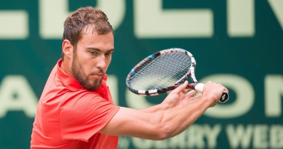 Jerzy Janowicz odpadł w ćwierćfinale turnieju ATP Tour na kortach trawiastych w niemieckim Halle. Łodzianin przegrał z rozstawionym z numerem drugim Japończykiem Kei Nishikorim 4:6, 7:5, 3:6.